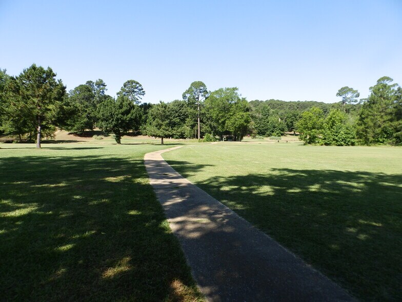 More Photos Of 2130 Country Club Rd, Palestine Golf Course Driving Range For Sale
