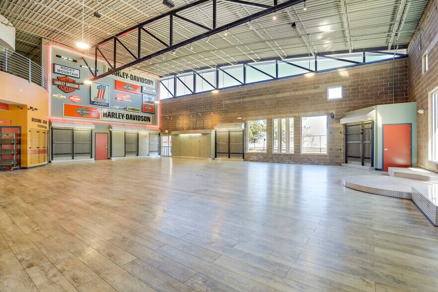 More Photos Of 2885 W County Line Rd, Littleton Auto Dealership For Sale