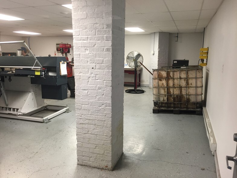 More Photos Of 175 E King St, Ephrata Warehouse For Lease