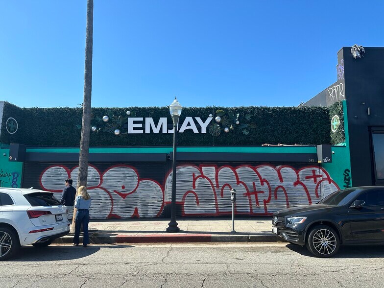 More Photos Of 345 N Fairfax Ave, Los Angeles Storefront For Lease