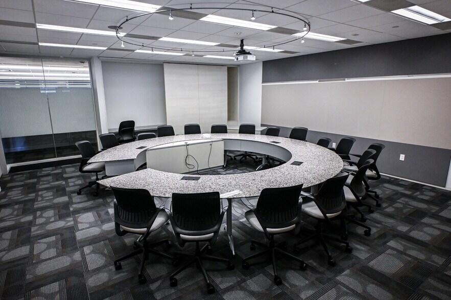 More Photos Of 800 Walnut St, Des Moines Office For Lease