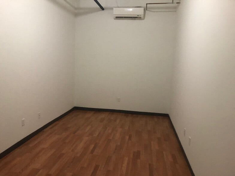 More Photos Of 32 Meadow St, Brooklyn Warehouse For Lease