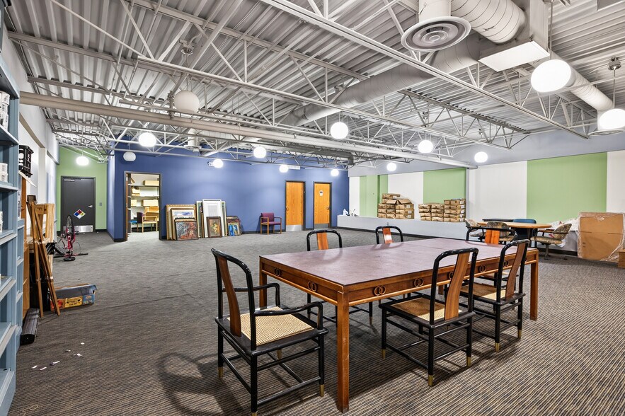 More Photos Of 521-563 Phalen Blvd, Saint Paul Coworking Space
