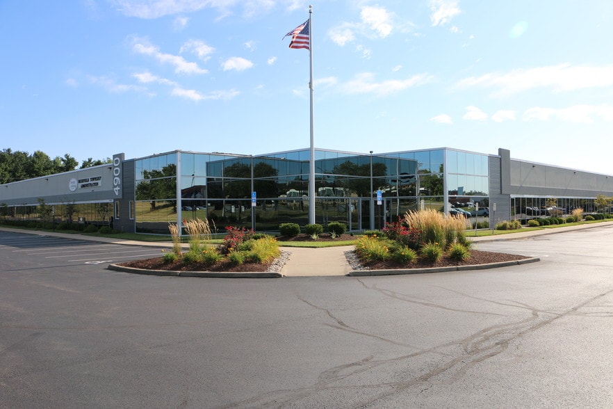 More Photos Of 4900 Parkway Dr, Mason Flex For Lease