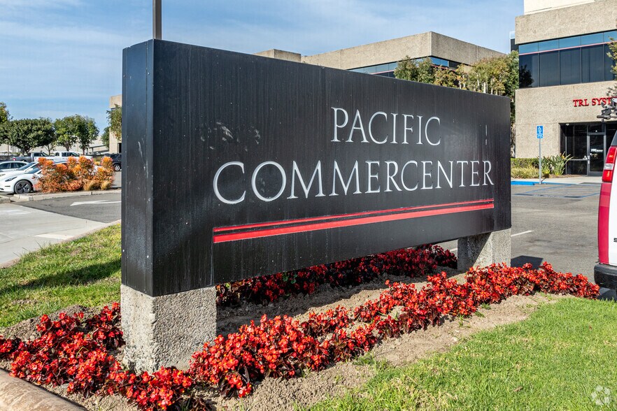 More Photos Of 1451 Edinger Ave, Tustin Showroom For Lease