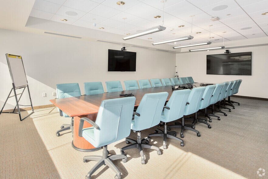 More Photos Of 4520 East West Hwy, Bethesda Office For Lease