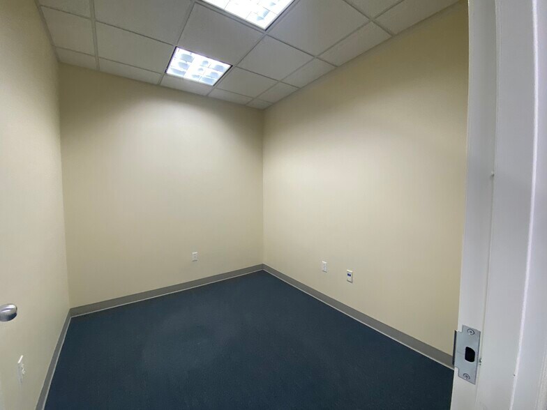 More Photos Of 1010 Kennedy Dr, Key West Medical For Sale