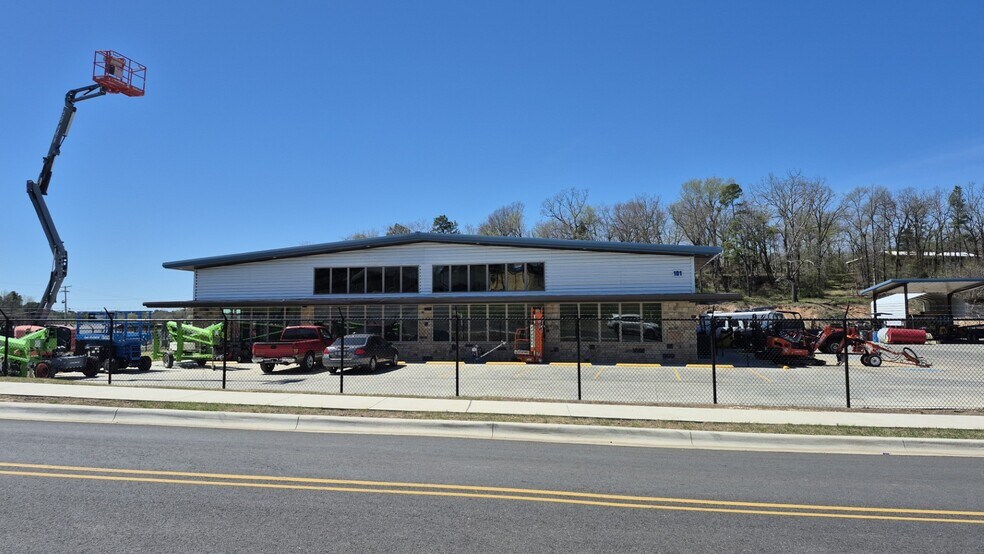 Primary Photo Of 101 Airway dr, Hot Springs National Park Freestanding For Sale