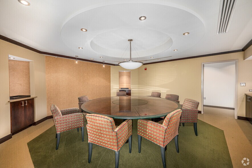 More Photos Of 7220 Wisconsin Ave, Bethesda Medical For Lease
