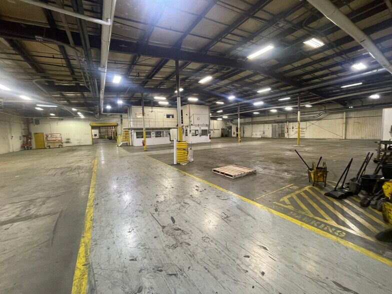 More Photos Of 1137 Progress Rd, Suffolk Manufacturing For Lease