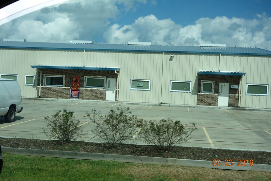 More Photos Of 1821 Dickinson Ave, Dickinson Warehouse For Lease