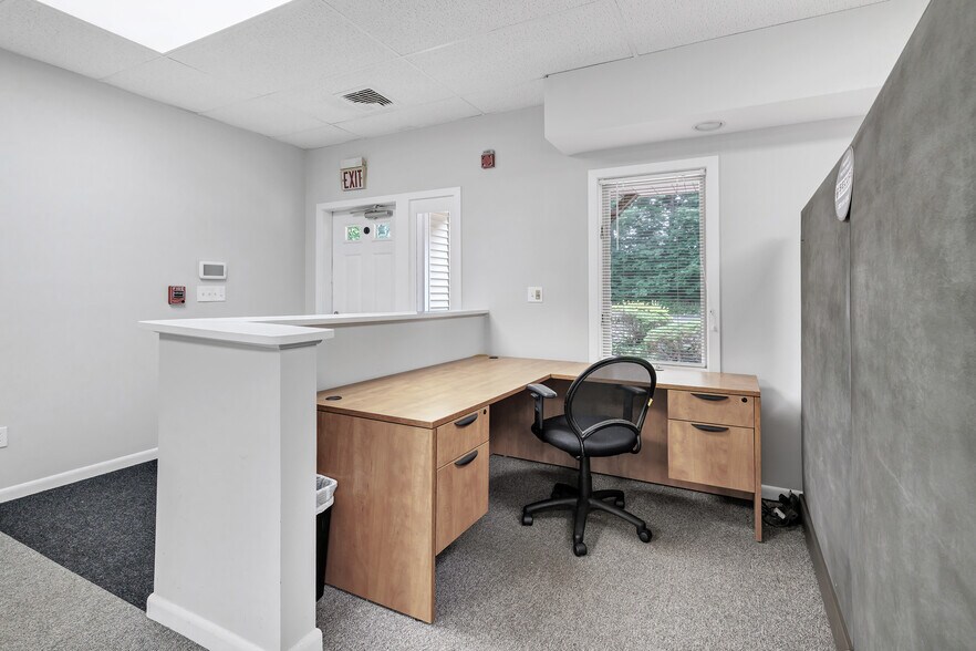 More Photos Of 324 Elm St, Monroe Medical For Sale