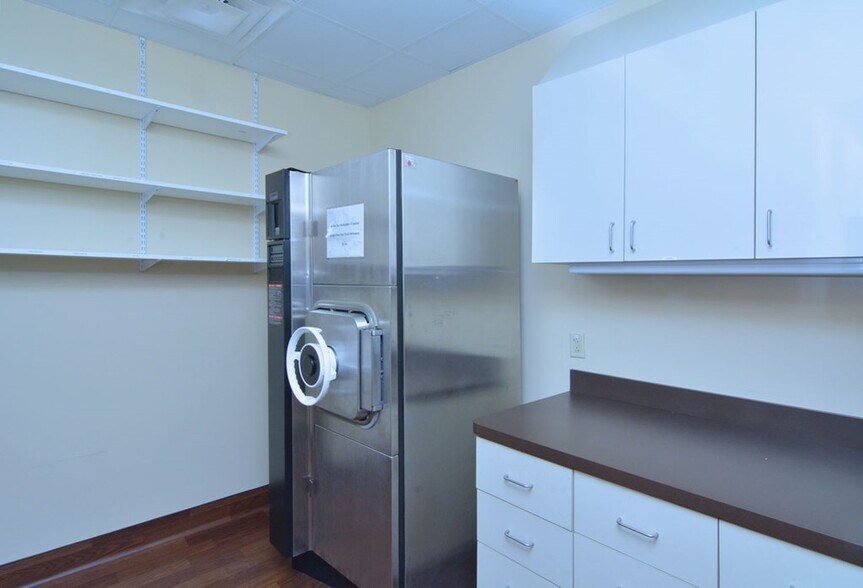 More Photos Of 803 N Jackson St, Albany Office For Lease