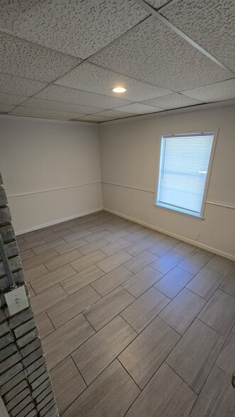 More Photos Of 748 NE Lawrence St, Marietta Office For Sale