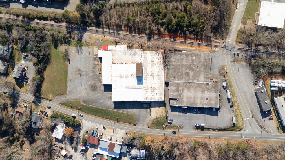 More Photos Of 2146 Highland Ave NE, Hickory Warehouse For Lease