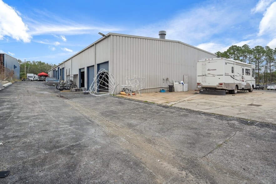 More Photos Of 1601 W Main St, Inverness Auto Dealership For Sale