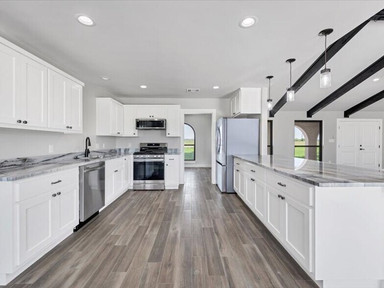 More Photos Of 2719 Post Oak Rd, Webberville Specialty For Lease