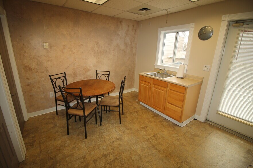 More Photos Of 100 W Union St, Kingston Office For Sale
