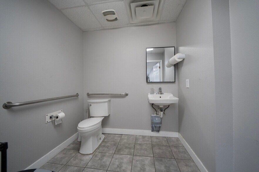 More Photos Of 25451 Fortran Dr, Punta Gorda Warehouse For Sale