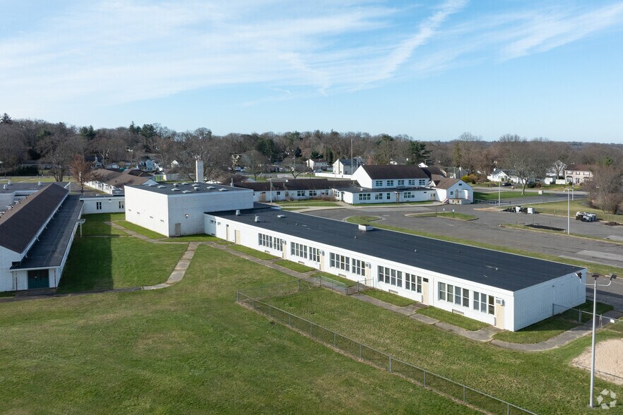 More Photos Of 65 Gatelot Ave, Ronkonkoma Schools For Sale