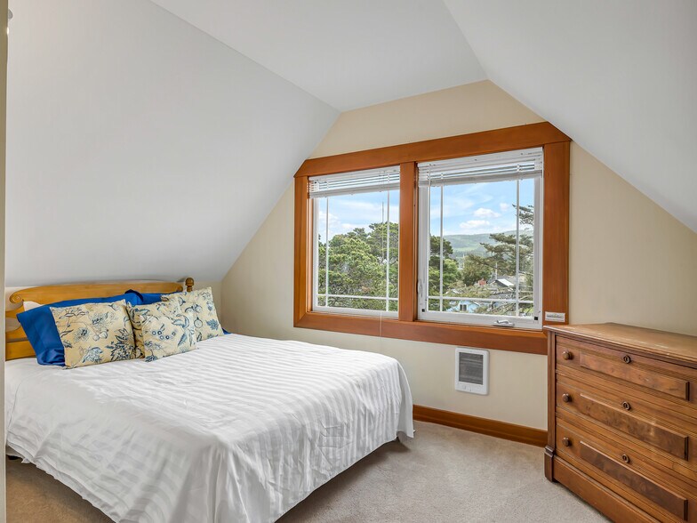 More Photos Of 1021 Promenade, Seaside Specialty For Sale