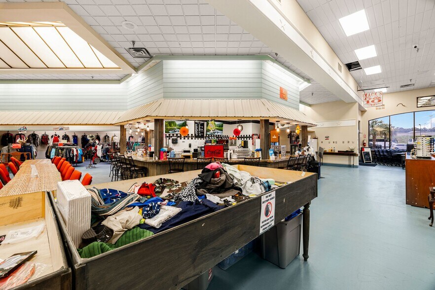 More Photos Of 821 King George Blvd, Savannah Unknown For Lease