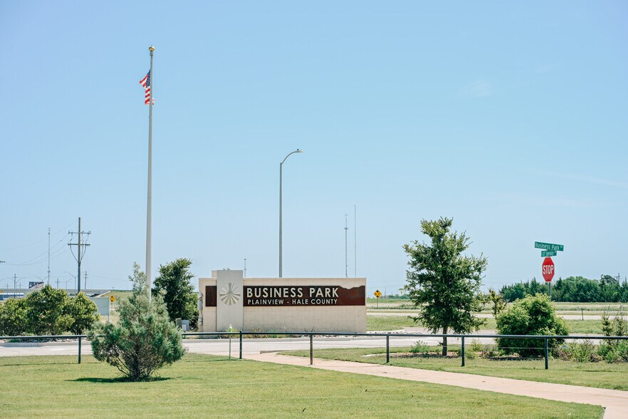 More Photos Of I-27 South and Business Drive, Plainview Land For Sale