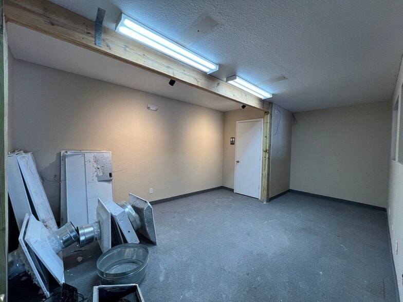 More Photos Of 2321 N Masch Branch Rd, Denton Warehouse For Lease