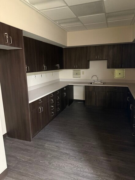 More Photos Of 1458-A N Lee Trevino Dr, El Paso Healthcare For Sale