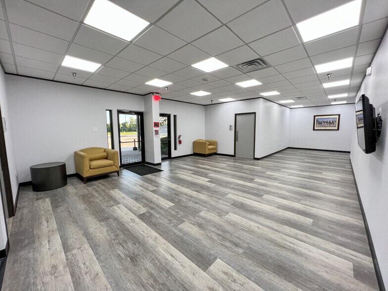 More Photos Of 108 Commercial Cir, Conroe Office Residential For Sale