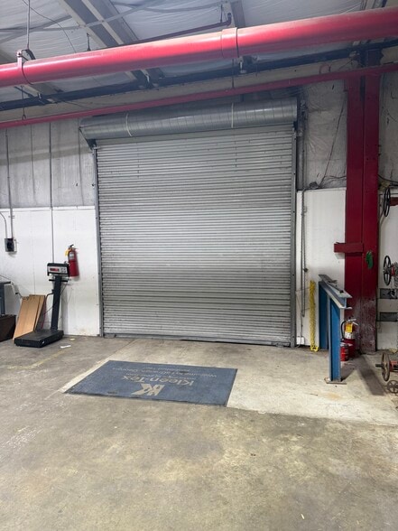 More Photos Of 210 E Lukken Industrial Dr, Lagrange Manufacturing For Lease