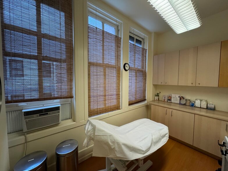 More Photos Of 230 California St, San Francisco Office For Lease