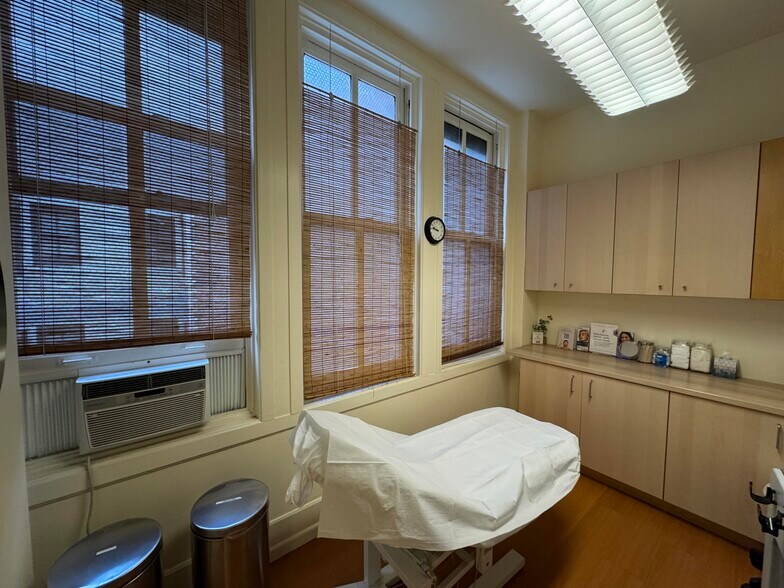 More Photos Of 230 California St, San Francisco Office For Lease