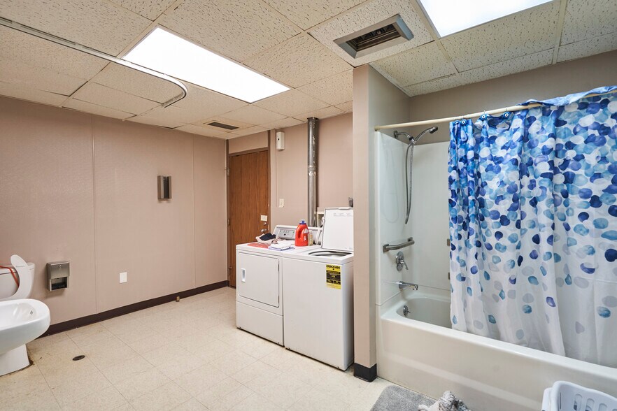 More Photos Of 682 W Market St, Akron Medical For Sale