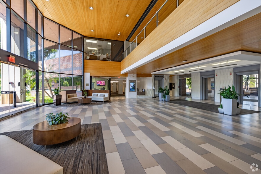 More Photos Of 20750 Ventura Blvd, Woodland Hills Office For Lease