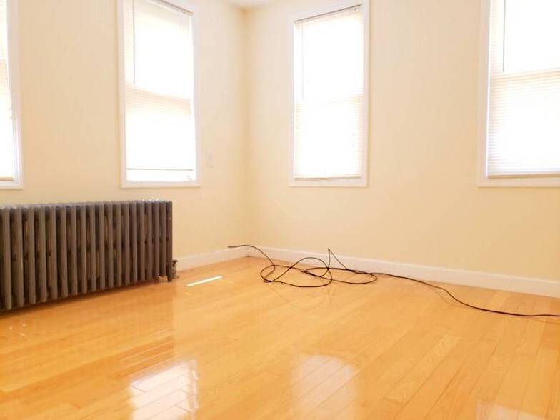 More Photos Of 2477 State Route 57, Stewartsville Storefront Retail Residential For Lease