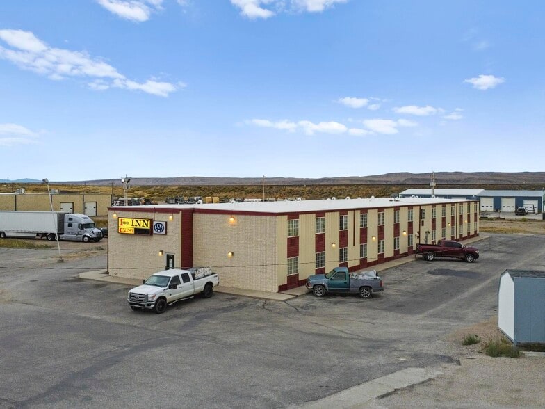 More Photos Of 1904 E Cedar St, Rawlins Hotel For Sale