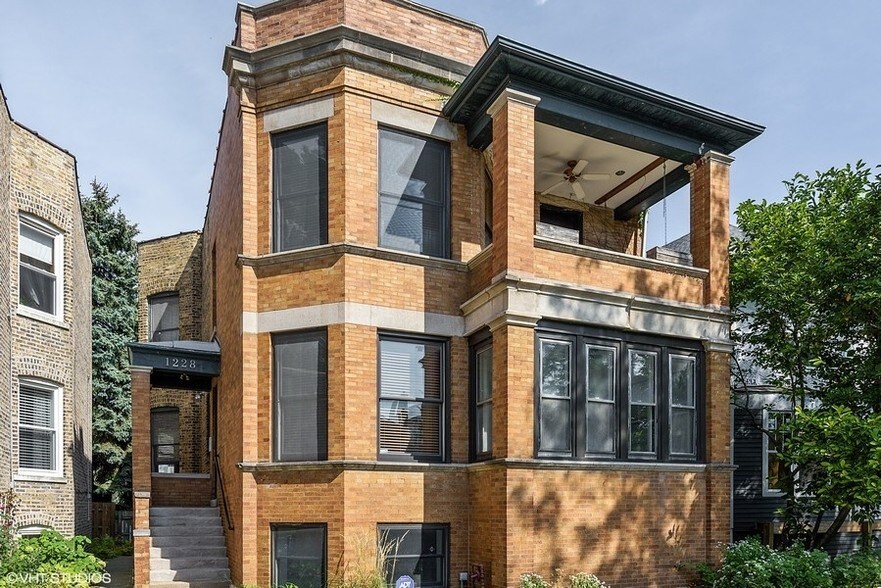 Primary Photo Of 1228 W Glenlake Ave, Chicago Apartments For Sale