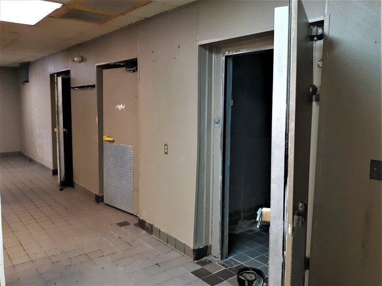 More Photos Of 2775 Woodlawn Rd, Lincoln Fast Food For Sale