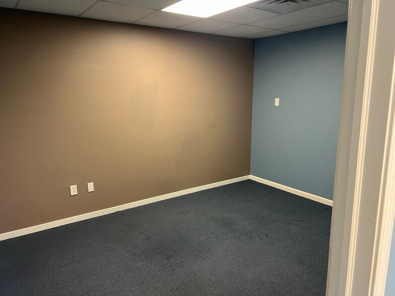 More Photos Of 1400 Scott Lake Rd, Waterford Office For Lease