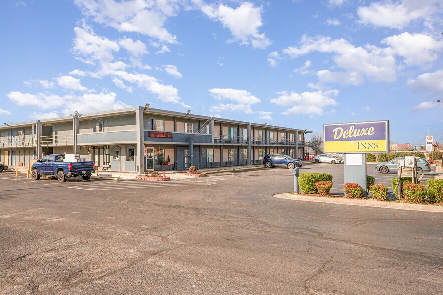 Primary Photo Of 325 US Highway 70 SW, Hickory Hotel For Sale