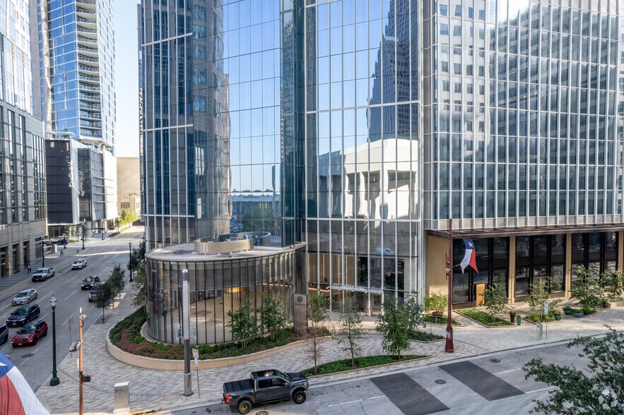 More Photos Of 845 Texas Ave, Houston Office For Lease