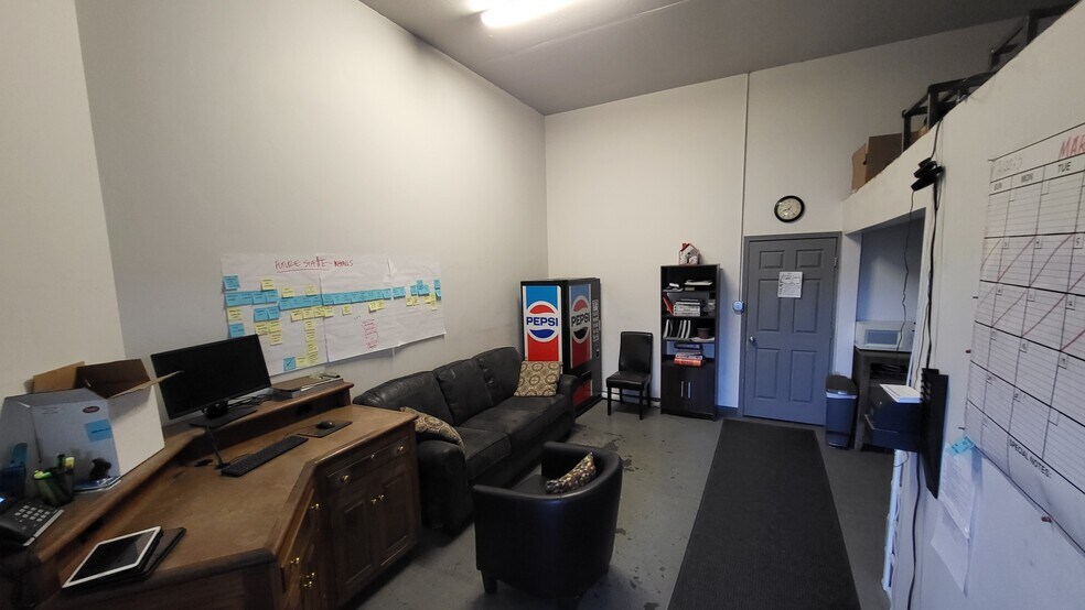 More Photos Of 147 SE Evergreen Ave, Redmond Office For Sale