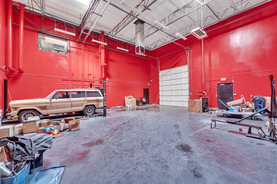 More Photos Of 1859-1863 Whitney Mesa Dr, Henderson Flex For Sale