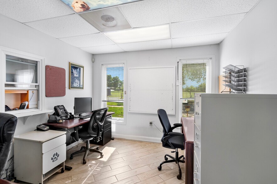 More Photos Of 3731 Berryville Pike, Charles Town Veterinarian Kennel For Sale