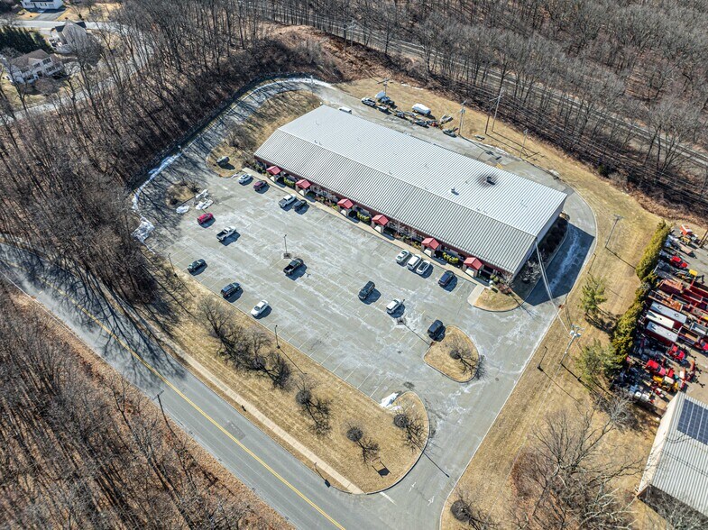 More Photos Of 12 Orben Dr, Landing Showroom For Lease