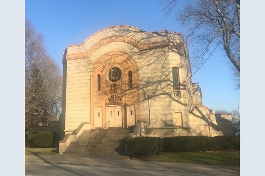 More Photos Of 329 E Moody Ave, New Castle Religious Facility For Sale