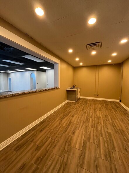 More Photos Of 7216 N Keystone Ave, Indianapolis Unknown For Lease