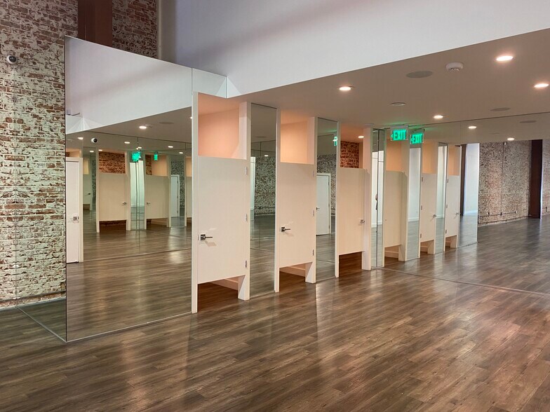 More Photos Of 901-907 S Hill St, Los Angeles Storefront For Lease