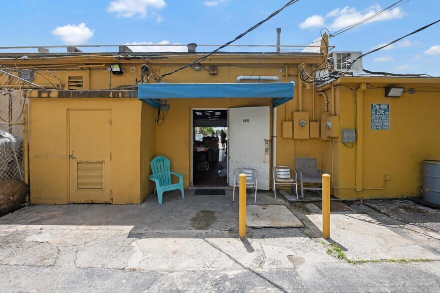 More Photos Of 6891 SW 40th St, Miami Storefront Retail Office For Sale